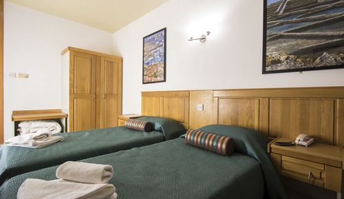 Habitación estándar con 1 cama doble o 2 individuales, balcón
