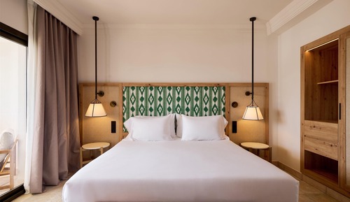 Habitación Deluxe, 1 cama de matrimonio grande, balcón, vistas parciales al mar