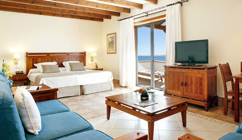 Habitación superior con 1 cama doble o 2 individuales, vistas al mar