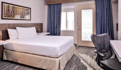 Suite, 1 cama de matrimonio, accesible para personas con discapacidad, bañera (Mobility & Hearing)