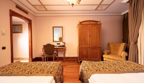 Delux Connectined Room