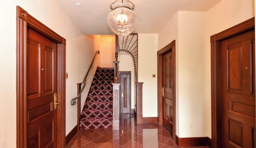 12 Finch Guest House Deluxe King Suite