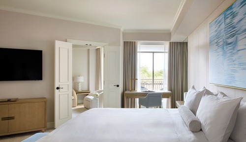 Deluxe Balcony One Bedroom Suite