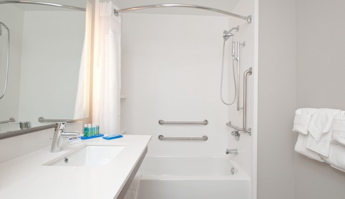 Habitación estándar, 2 camas de matrimonio (Communication Accessible)