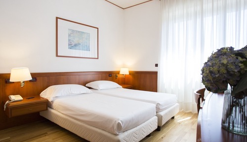 Habitación clásica con 2 camas individuales