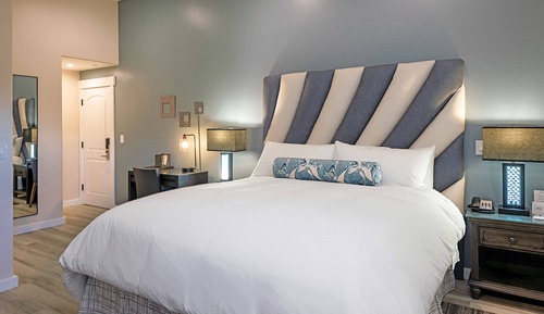 Habitación estándar, 1 cama de matrimonio grande, vistas parciales al mar (Naples Beach)
