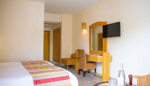 Habitación estándar con 1 cama doble o 2 individuales