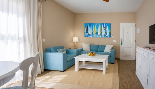 Suite, vistas a la piscina (2 Adults and 2 Children)