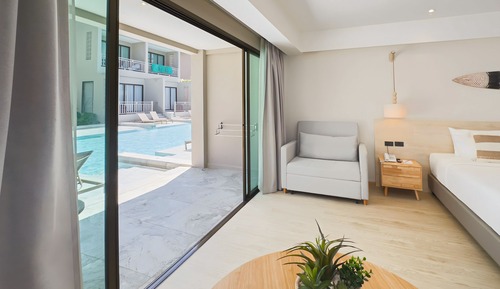 Habitación Deluxe, acceso a la piscina