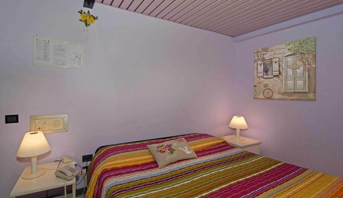 Habitación estándar con 1 cama doble o 2 individuales
