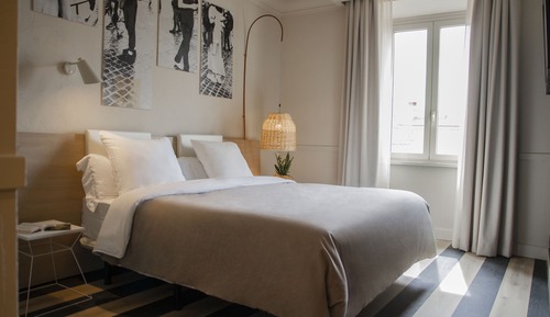 Habitación superior con 1 cama doble o 2 individuales, vistas a la ciudad