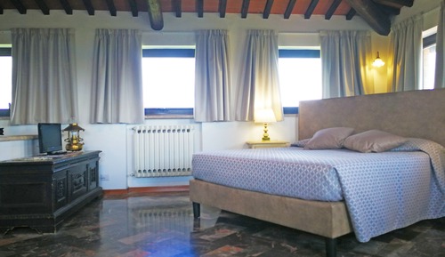 Suite, vistas a la colina
