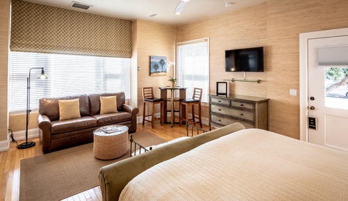 Deluxe Studio, 1 King Bed, Kitchen (116A)