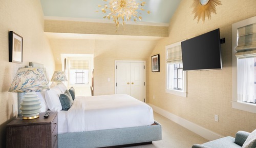 Suite (Beacon Hill)