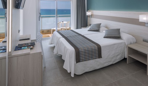 Habitación cuádruple, balcón, vistas al mar (2 Adults + 2 Children)