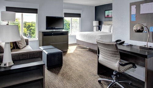 Estudio (1 Queen Bed with Sofa Bed)