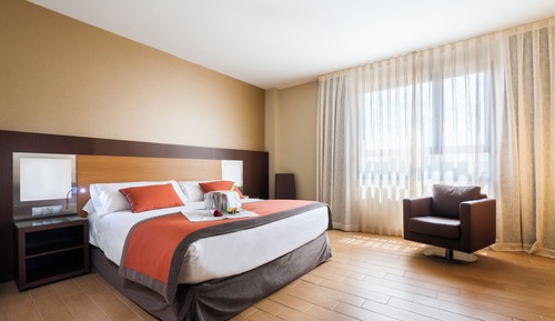 Habitación superior con 1 cama doble o 2 individuales