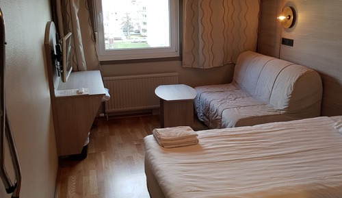 Habitación individual, baño privado (First Floor)