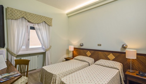 Habitación estándar con 1 cama doble o 2 individuales