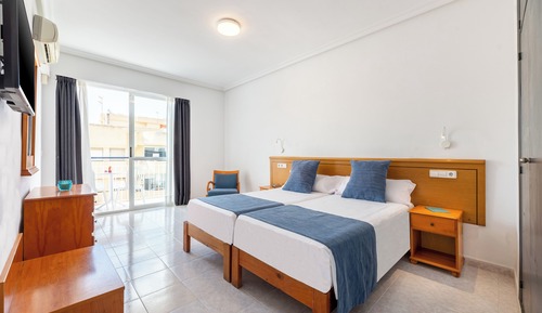 Habitación con 2 camas individuales (3 Adults)