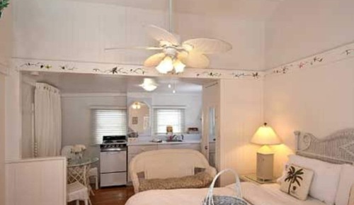 Romantic Studio Suite, Private Bathroom (109 Sunset)