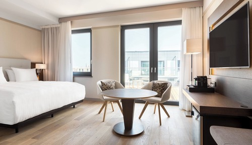 Habitación estándar, 1 cama de matrimonio grande, balcón, vistas a la ciudad
