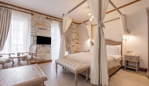 Suite, bañera de hidromasaje, vistas al mar