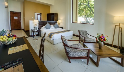 Ground Floor Luxury with Jacuzzi and Sea View