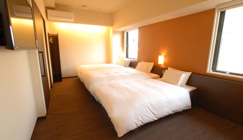 Habitación triple, fumadores