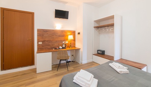 Habitación superior con 1 cama doble o 2 individuales, vistas al mar