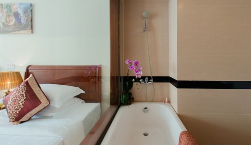 Habitación triple Deluxe, balcón