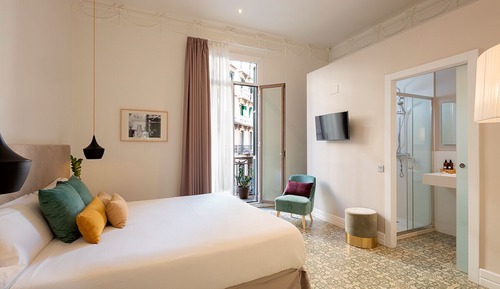 Urbà Double Room, street view