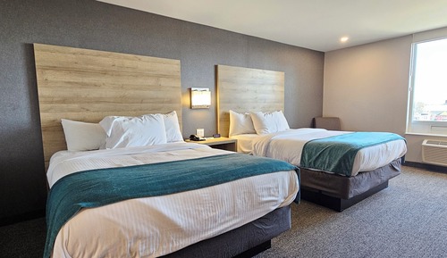 Suite estándar, 2 camas de matrimonio, vistas a la ciudad (Standard Suite 2 Queen Beds)