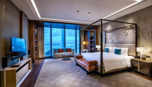 Suite presidencial, varias camas, vistas al puerto