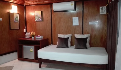 Deluxe Beach Front - Adult Only