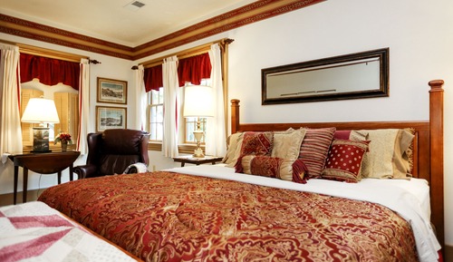 Habitación, baño privado (Laurel King Suite Romantic Get Away)