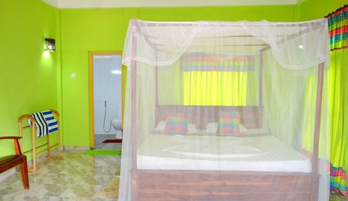 Habitación superior con 1 cama doble o 2 individuales, 1 cama de matrimonio grande, no fumadores