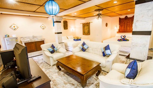 Family Pool Suite 