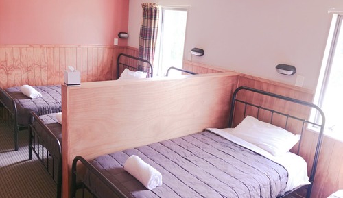 Dormitorio compartido básico, dormitorio mixto