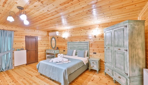 SOMINELI JAKUZILI BUNGALOW ODA