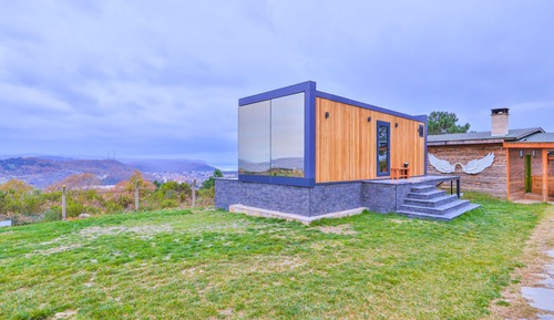 Mirror House with Jacuzzi