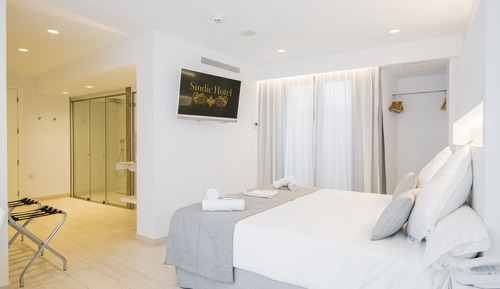 Habitación superior con 1 cama doble o 2 individuales