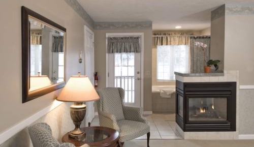 Room, Private Bathroom (Pearl Cascade) (Only Kids Ages 12+ and only service animals Allowed)