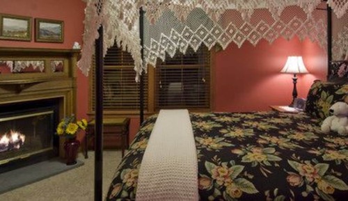 Room, Private Bathroom (Jackson Falls) (Only Kids Ages 12+ and only service animals Allowed)