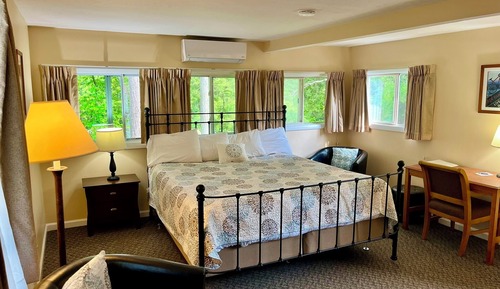 Habitación superior, 1 cama de matrimonio grande, frigorífico y microondas, vistas al río