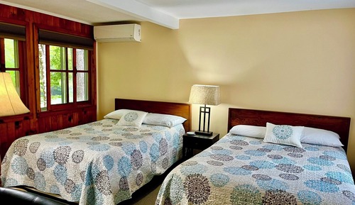Habitación doble, 2 camas dobles, frigorífico y microondas, vistas al río