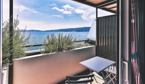 Double Room Sea View Priority Location