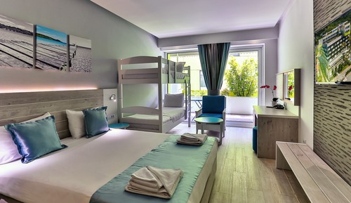 Habitación familiar (2 Adults +2 Children)