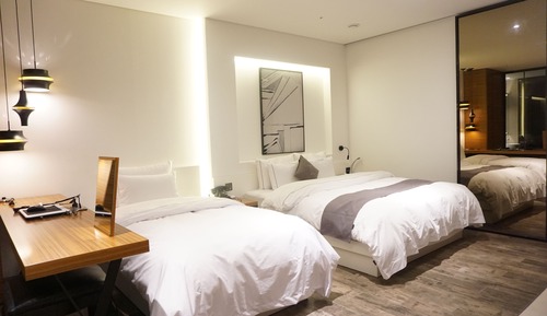 PremierDeluxeTwinA(ExtraBedKRW 20000on-site,mixed-gender not allowed for 3 or more pax/Freebreakfast