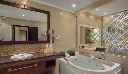 Suite junior, 2 camas de matrimonio, bañera de hidromasaje